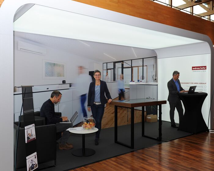 Der visionDESK am Messestand von Andreas Hofer Immobilien